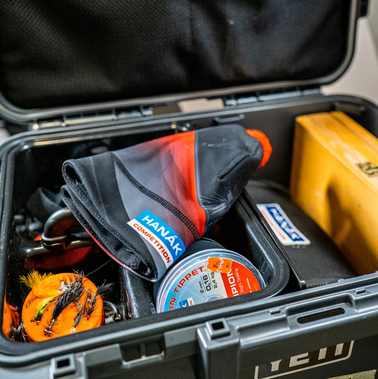 Winter Beanie Hanak Competition Black & Red 2 Winter Beanie Hanak Competition Black & Red - Image 2